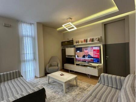 Shitet, Apartament 2+1+2, Kompleksi "Kika 2", Komuna Parisit, Tiranë.