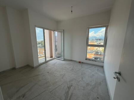 Shitet Apartament 1+1 – Kompleksi “Aura”, Laprakë