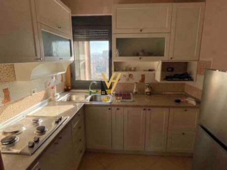 JEPET APARTAMENT 1+1+BLK ME QERA NE QENDER 600 EURO