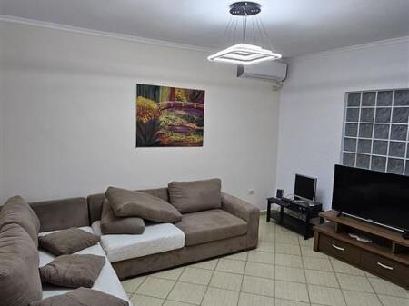 Jepet me qera apartament 2+1 Ish Uzina Dinamo 550€!