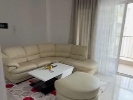 Appartamento 1+1, Zogu i Zi!