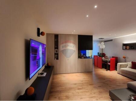 Shitet Apartament 2+1 +2 tek Pazari i Ri