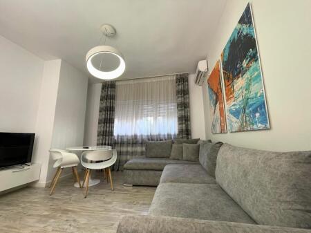 Jepet Apartament , Me Qera Te 9−Kateshet
