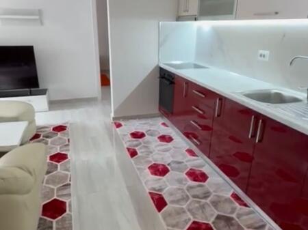 Affittasi 1+1 ZOGU I ZI DI FRONTE AL RING CENTER 650€