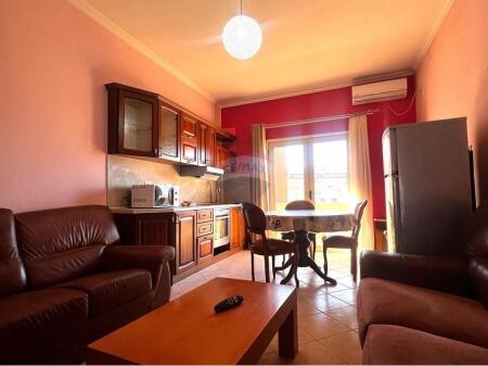 Te Pallati me Shigjeta 1+1 me qira 400 eur