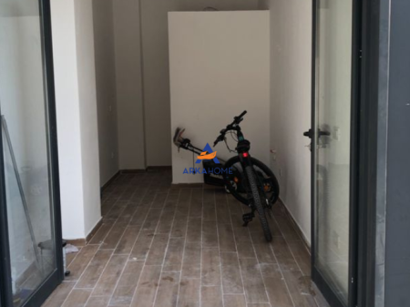 JEPET AMBIENT BIZNESI ME QERA 20M2 "DON BOSKO,PAS BAR ARTISTIT" 40000 LEKE