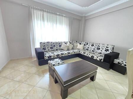 Affittiamo appartamento 2+1+2+garage in via Jordan Misja! 630 € /Mese