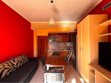 Apartament me qira 1+1 prane Pallatit me Shigjeta!