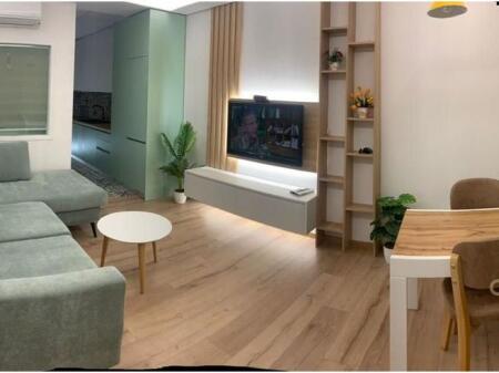 Apartament 1+1 te Komuna e Parisit 165,000 €