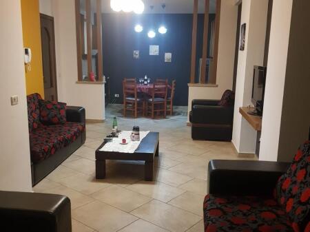 Affittasi 2+1+1 RR, Centro Fortuzi 65.000 lek