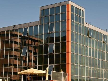 Affittasi edificio commerciale nella Nuova Anello!