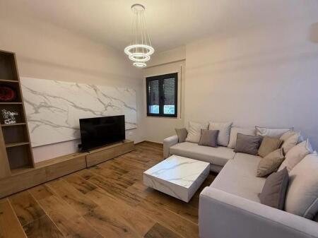 Super ap 2+1+2 ne astir kompleksi oazis ) prane green city