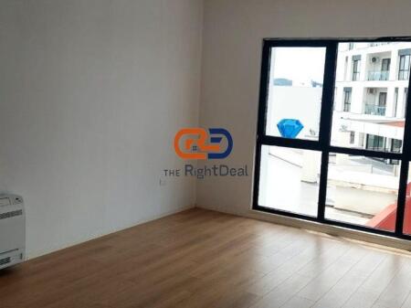 Presso Farmacia 10, Affittasi Spazio Ufficio con Posizione Ideale!!