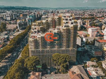 Nel Complesso "Colonnade", Vicino a Zogu i Zi, Appartamento 2+1+2 Con Spazi Ampi In Vendita !!