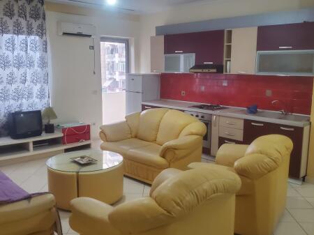 Affittasi 2+1 arredato con ascensore ad Astir 450 eu