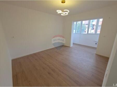 Shitet Apartament 2+1 në Rrugën e Kavajës !