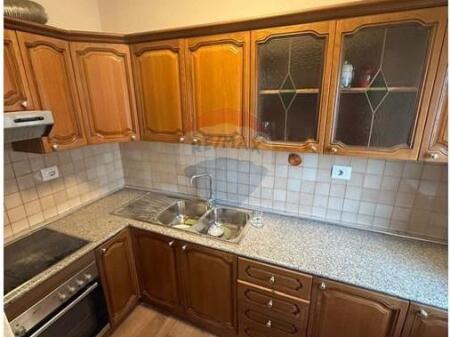 Jepet me qera 3+1 prane Ambasades Kineze