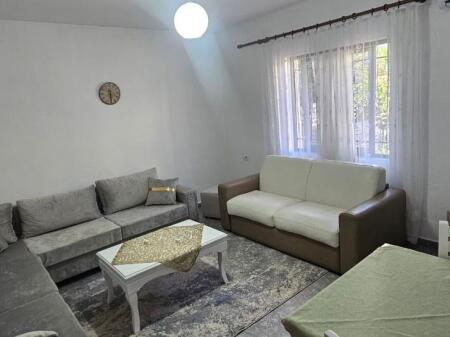 Jepet me qera 1+1 ne zonen e ish parkut