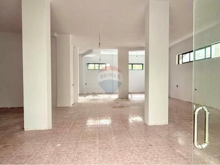 Magazzino/Capannone in affitto nel Comune di Parisi, TIRANA.