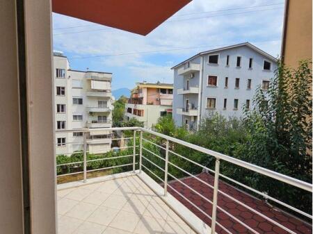 🌳 Apartament 2+1 me Qira – Pranë Kopshtit Zoologjik, Tiranë