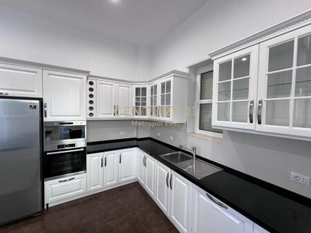 🏡 VILË ME QIRA NË “ROLLING HILLS 1” – REZIDENCË ELITARE🏡 VILË ME QIRA NË “ROLLING HILLS 1” – REZIDENCË ELITARE