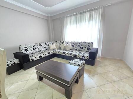 Japim me qira apartament 2+1+2 me garazh, në rrugën Jordan Misja, Tiranë.