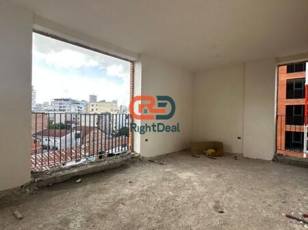 Tek Rruga Siri Kodra, Shitet Apartament 2+1+2 Shume Prane Bulevardit Te Ri!