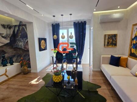 A 21 Dicembre, Vendesi Super Appartamento 2+1 Con Super Posizione!!!