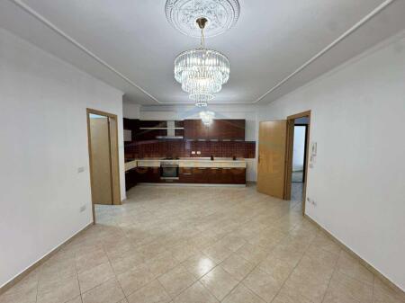 Shitet , Apartament 2+1+2 te “Lin” Yzberisht , Tirane