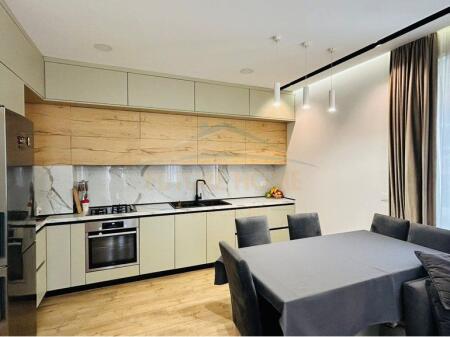 Shitet Apartament 1+1, Foleja e Gjelber, Zogu i Zi