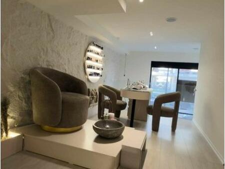 Locale professionale in affitto per estetiste delle unghie – Complesso MARGA!
