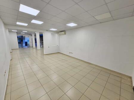 Edificio di 3 piani in affitto a Myslym Shyri (ID BZ2731) Tirana