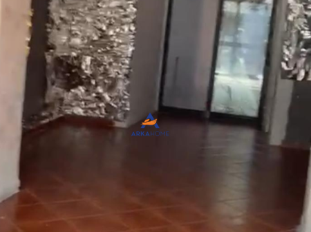 JEPET AMBIENT BIZNESI ME QERA 47M2 "RRUGA 4 DESHMORET,GJIMNAZI PARTIZANET" 40000 LEKE