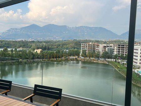 Shitet, Penthouse 3+1+3+2 Poste Parkimi, Liqeni i Thate, Tirane.