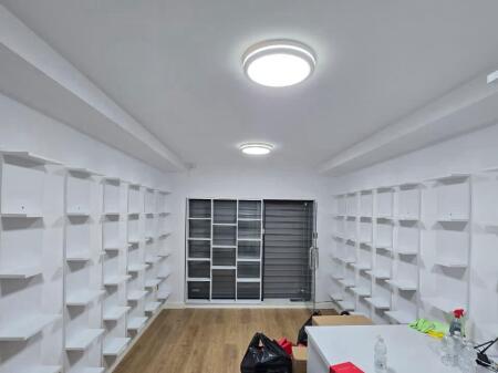 🏢 Shitet dyqan – Sheshi Willson, Tiranë