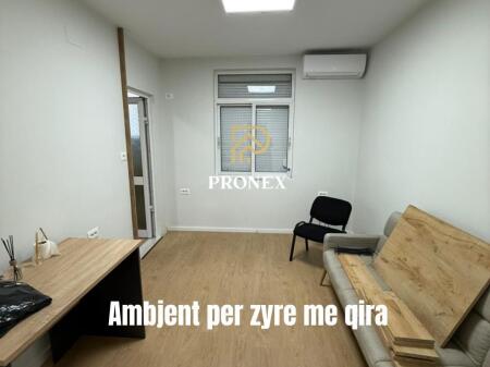 Ambiente per ufficio in affitto