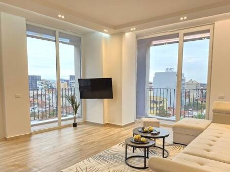 Japim me qira apartament modern 2+1+2+ Post Parkimi, pranë Shkollës së Kuqe.