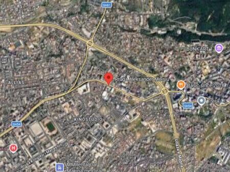 Jepet dyqan me qera tek Rruga Aleksandër Moisiu Id(42711145).