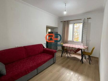 Ne Ish-Bllok, Jepet Me Qira Apartament 2+1, Me Lokacion Ideal!!!