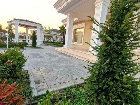 Vila luksi,5 km nga plazhi Qerretit,(hyrje te unazes veriore Kavaje)