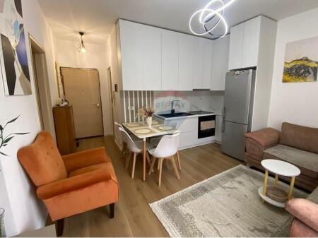 Shitet – Apartament i mobiluar 1+1 në Fresk