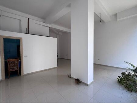 JEPET ME QIRA AMBJENT KOMERCIAL NE YZBERISHT !