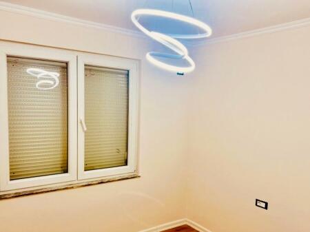 Appartamento 2+1+1 con balcone al Bulevardi Zogu i 1!