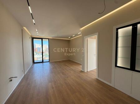 SHESIM APARTAMENT BOSH RRUGA MINE PEZA!  Apartament mund te pershtatet per banim, zyra, klinik, qender estetike etj. Sip. e ambjentit 86.1 m2 Sip. totale 104 m2 E pozicionuar ne katin e 5-te me pamje te lire dhe me vizibilitet te larte nga rruga kryesore.  Per me shume informacion na kontaktoni!