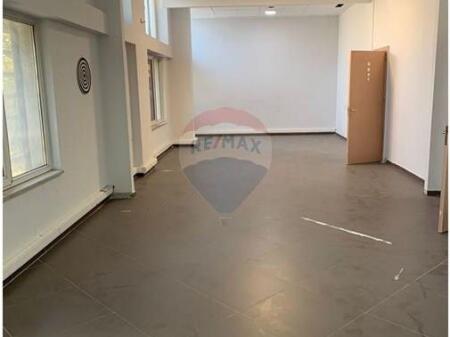 AMBJENT ZYRASH PËR SHITJE – MEDRESEJA, TIRANË