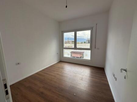 🏢Rruga e Barrikadave,prane Shkolles 9-vjecare”Lidhja e Prizrenit”shitet apartament 2+1+2, 295,000 EURO