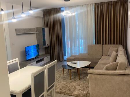 Jepet me qira 2+1+2+parkim FIORI DI BOSKO 800€