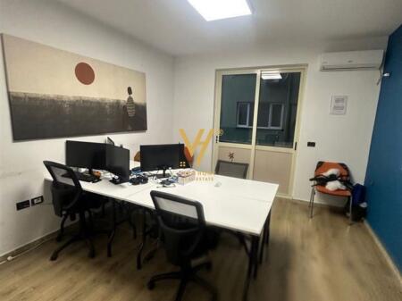 UFFICIO DI 95 M2 IN AFFITTO A BLLOK 250.000 LEKE