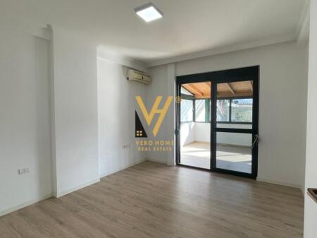 JEPET ZYRE 165 M2 ME QERA NE BLLOK 1.500 EURO