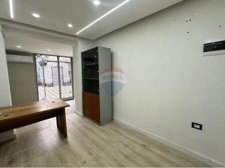 AMBIENTE 25 M2 IN AFFITTO, MUHAMET GJOLLESHA !